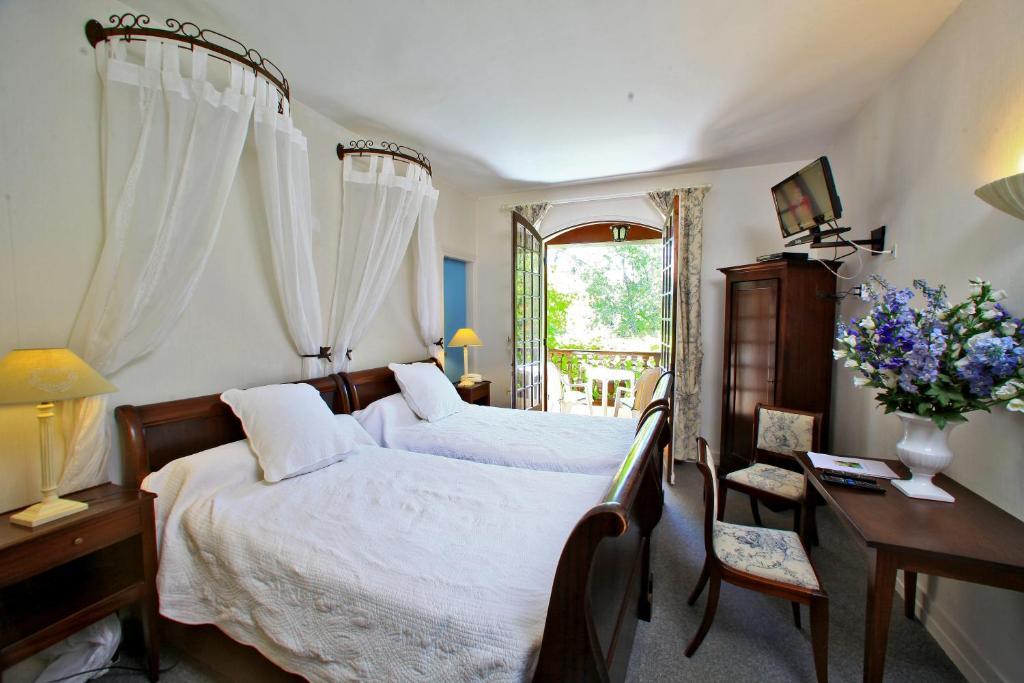 Auberge De L'Etang Bleu Vieux-Mareuil Room photo